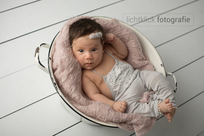 Babyfotos Samira, 8 Wochen