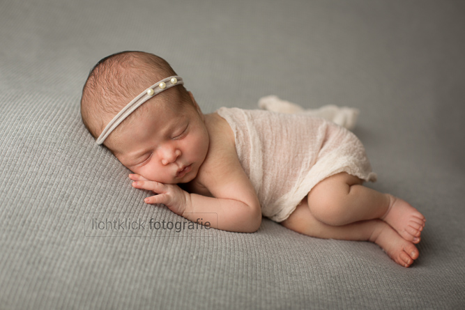 Neugeborenenfotos Tara, 14 Tage